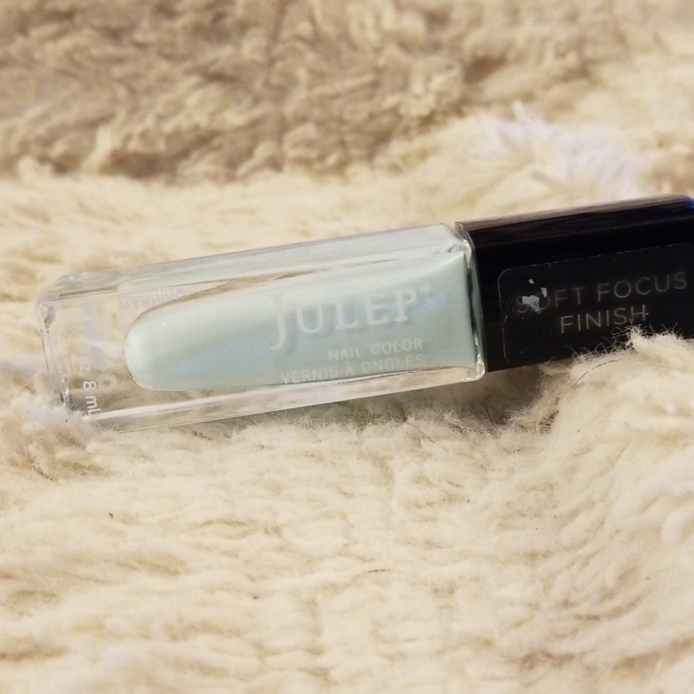 5/25$ Julep "Ali" nailpolish. Never used
